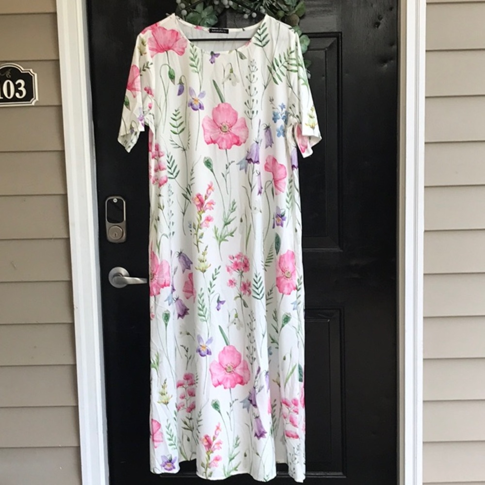 Perfect for a friend’s summer wedding!  Classy and beautiful!  Size XL  NWOT